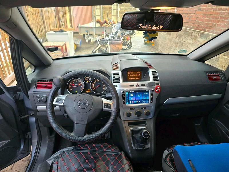 Gebraucht Opel Zafira 115 PS (84 kW) 2009 Silber Van / Kleinbus