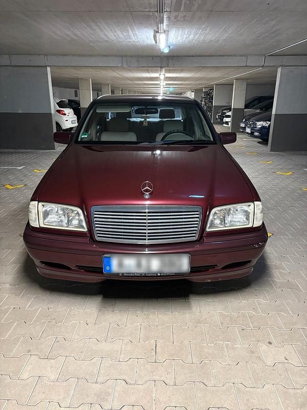Rot Gebraucht 1998 Mercedes C180 Limousine | 3.000 € (Fairer Preis) - Bild 1/4