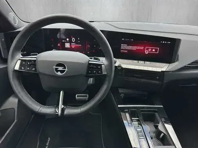 Używany Opel Astra 131 KM (96 kW) 2024 Biały Hatchback