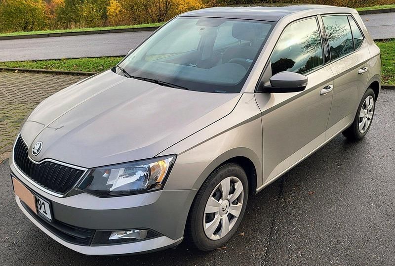 Bronze Gebraucht 2015 Skoda Fabia Ambition Limousine | 8.600 € (Fairer Preis) - Bild 1/4