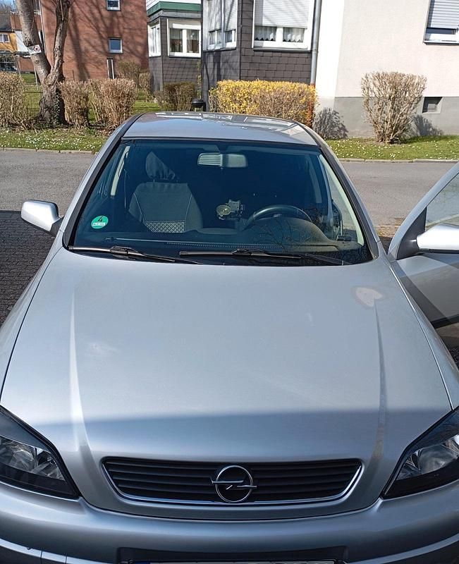 Gebraucht Opel Astra 84 PS (61 kW) 2004 Silber Limousine