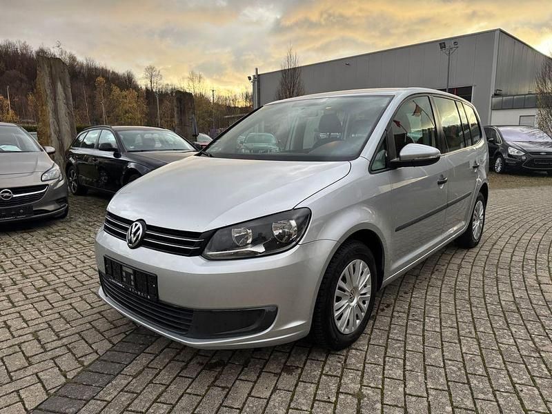 Silber Gebraucht 2010 VW Touran Trendline Van / Kleinbus | 6.990 € (Etwas zu teuer) - Bild 1/4