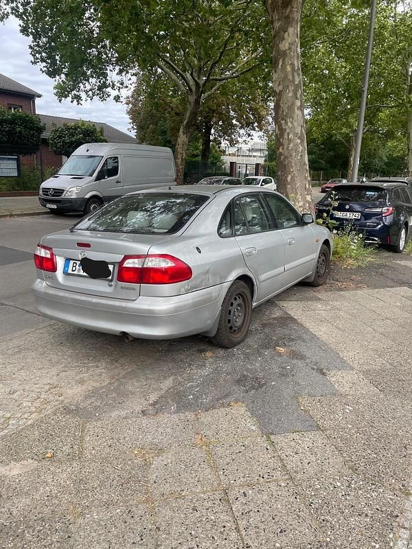 Silber Gebraucht 2001 Mazda 626 Limousine | 1.100 € - Bild 1/4