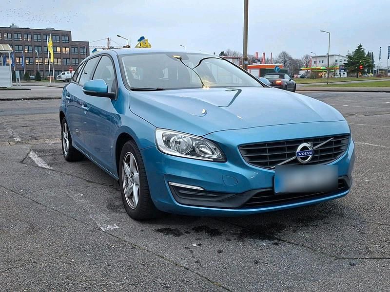 Gebraucht Volvo V60 150 PS (110 kW) 2016 Blau Kombi