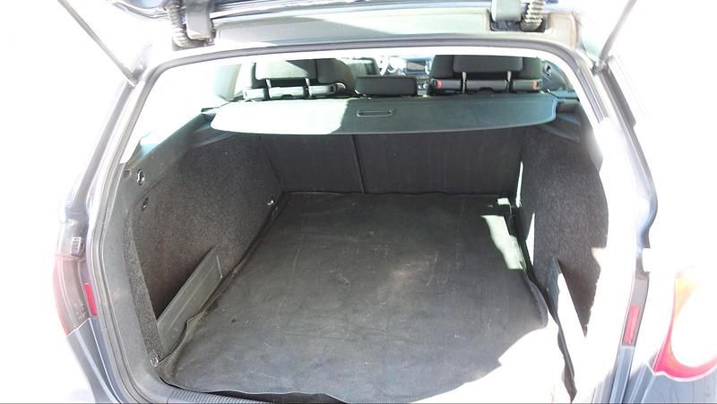 Gebraucht VW Passat R-line 105 PS (77 kW) 2010 Grau Kombi