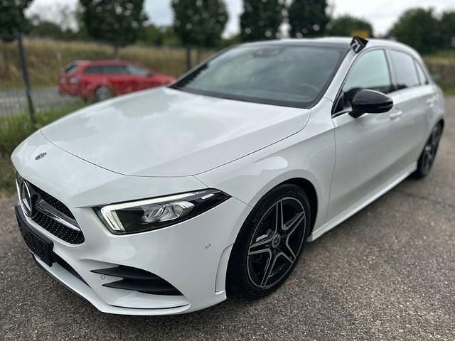 Weiß Gebraucht 2020 Mercedes A200 AMG line Limousine | 29.490 € (Fairer Preis) - Bild 1/4