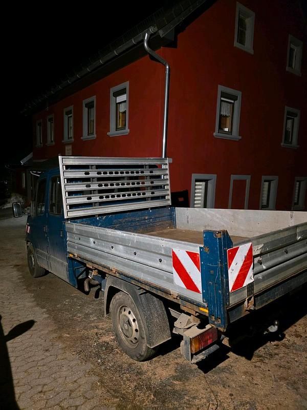 Gebraucht Renault Master 120 PS (88 kW) 2010 Grün Limousine