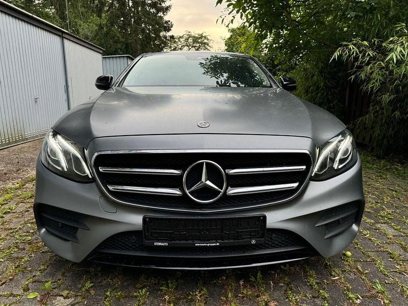 Grau Gebraucht 2018 Mercedes E450 AMG Limousine | 40.450 € (Teuer) - Bild 1/4