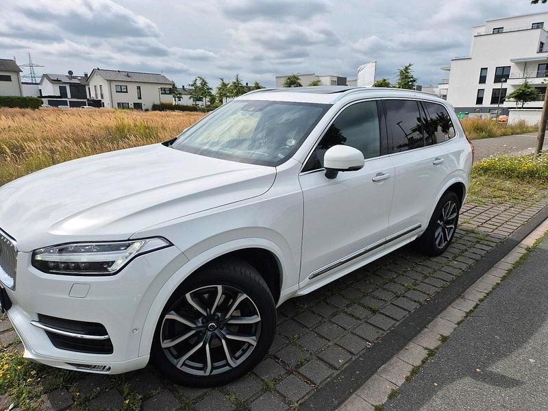 Weiß Gebraucht 2017 Volvo XC90 Inscription SUV | 28.990 € (Etwas zu teuer) - Bild 1/4
