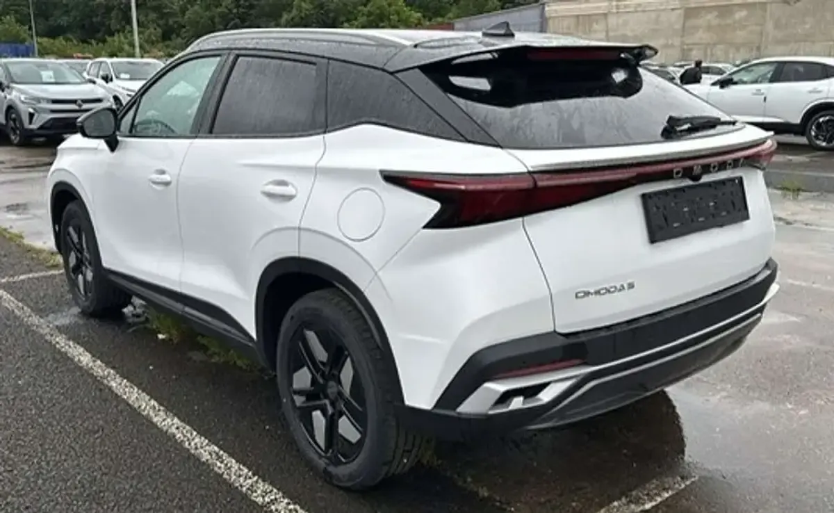 Neu Omoda 5 147 PS (108 kW) 2026 Lunarweissschwarz SUV