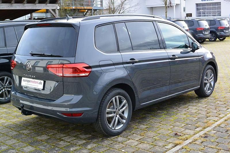 Neu VW Touran Edition 150 PS (110 kW) 2025 Grau Van / Kleinbus