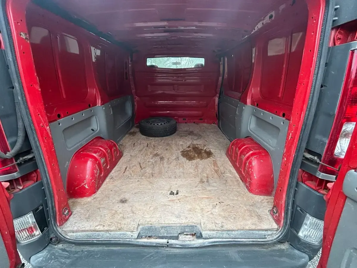 Gebraucht Renault Trafic 90 PS (66 kW) 2010 Rot Van / Kleinbus