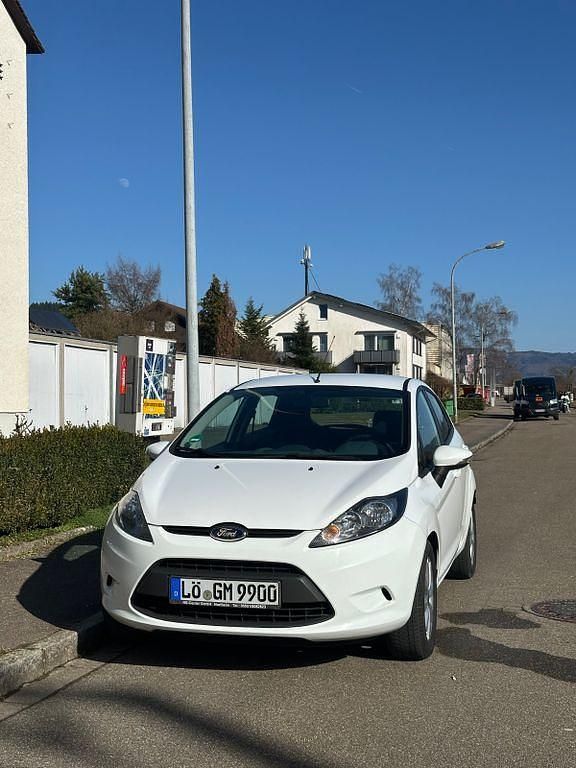 Gebraucht Ford Fiesta 82 PS (60 kW) 2010 Weiß Kleinwagen