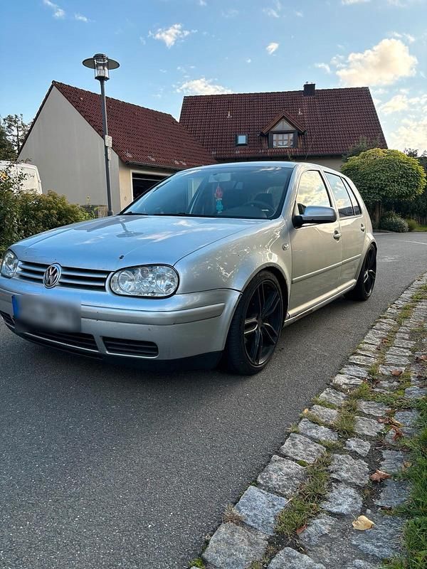 Silber Gebraucht 2003 VW Golf IV Kleinwagen | 1.427 € (Fairer Preis) - Bild 1/4