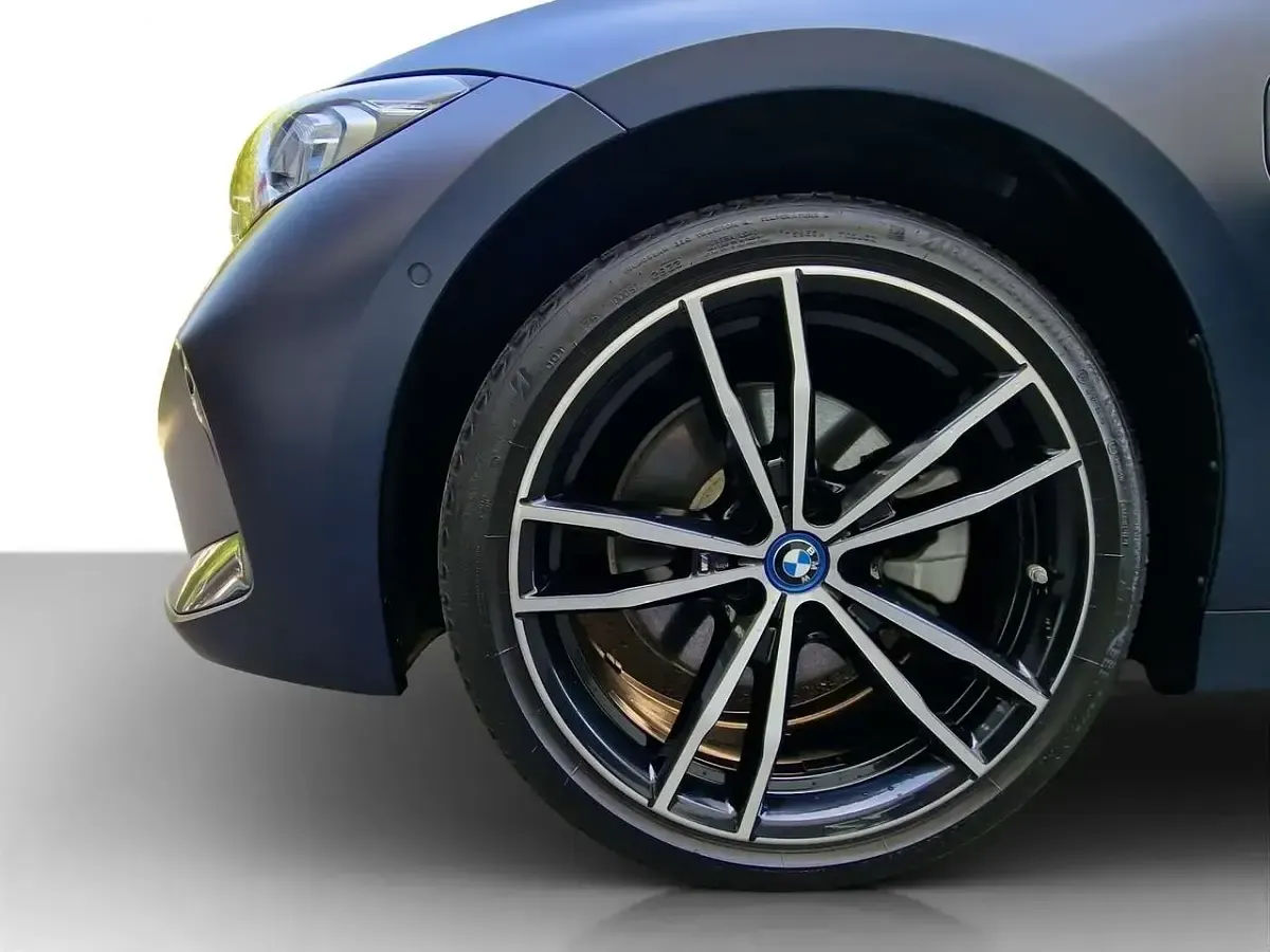 Gebraucht BMW 330e Sport Line 292 PS (214 kW) 2023 Bmw individual frozen tanzanit Kombi