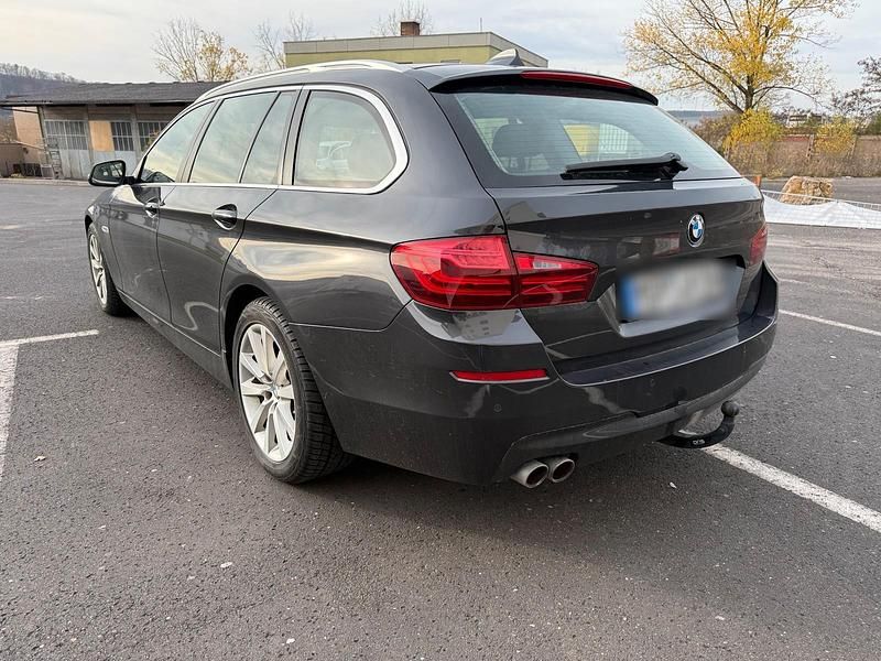 Gebraucht BMW 520 190 PS (139 kW) 2016 Grau Kombi