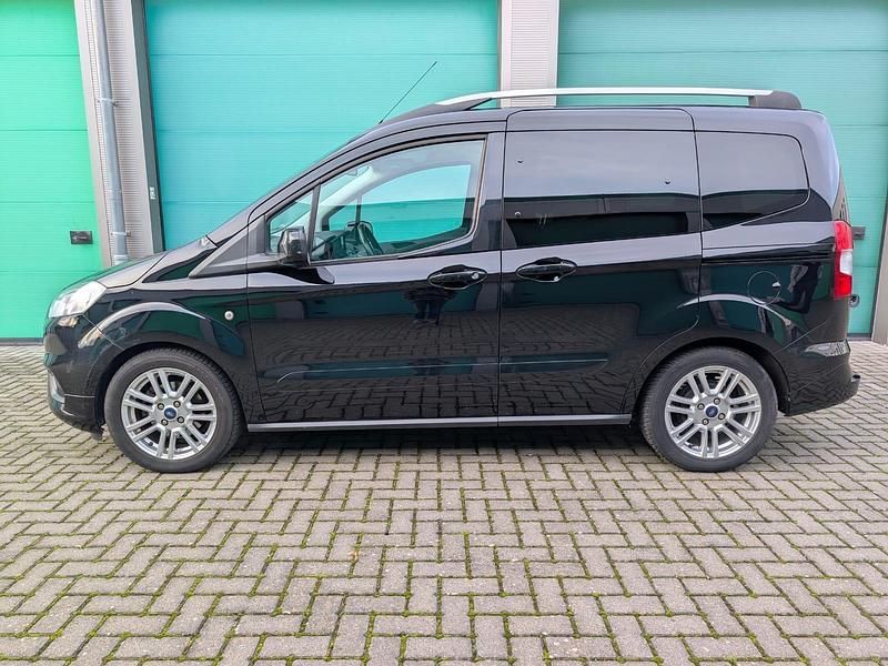 Schwarz Gebraucht 2019 Ford Tourneo Courier Van / Kleinbus | 10.900 € (Superpreis) - Bild 1/4