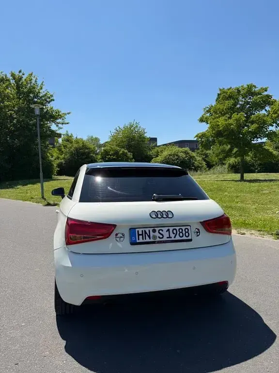 Gebraucht Audi A1 Attraction 105 PS (77 kW) 2012 Weiß Kleinwagen
