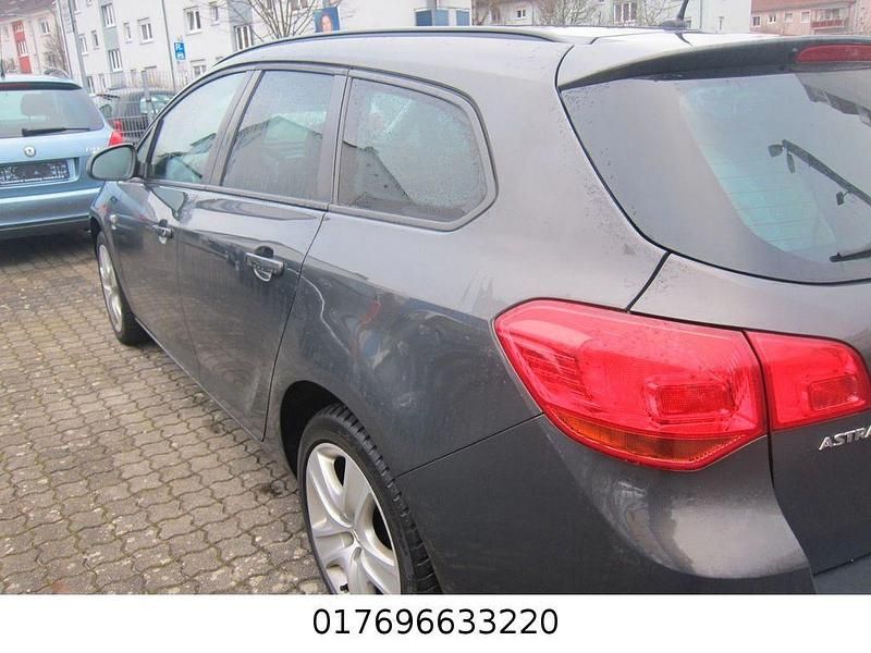 Gebraucht Opel Astra Active 140 PS (102 kW) 2013 Grau Kombi