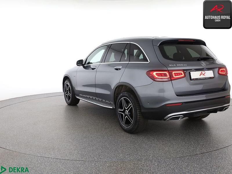 Gebraucht Mercedes GLC300e AMG 306 PS (225 kW) 2021 Selenitgrau SUV