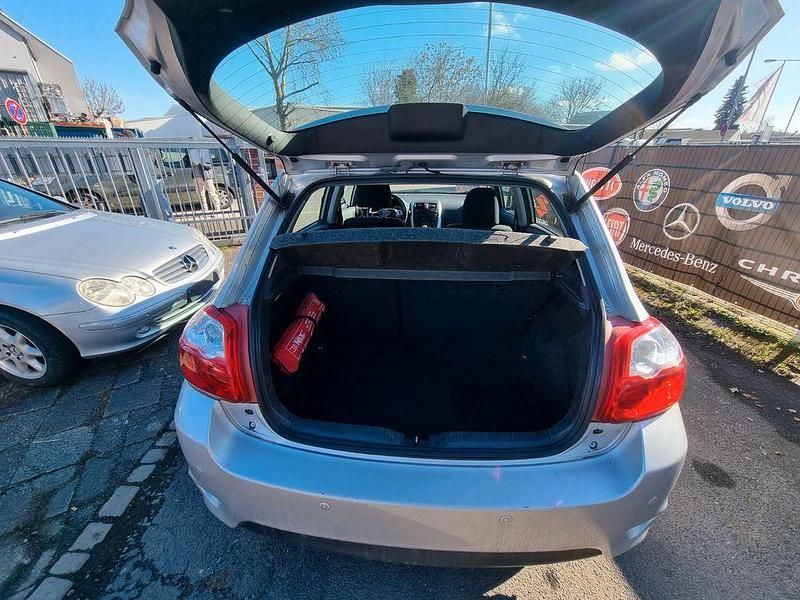 Gebraucht Toyota Auris Edition 99 PS (72 kW) 2011 Silber Kleinwagen