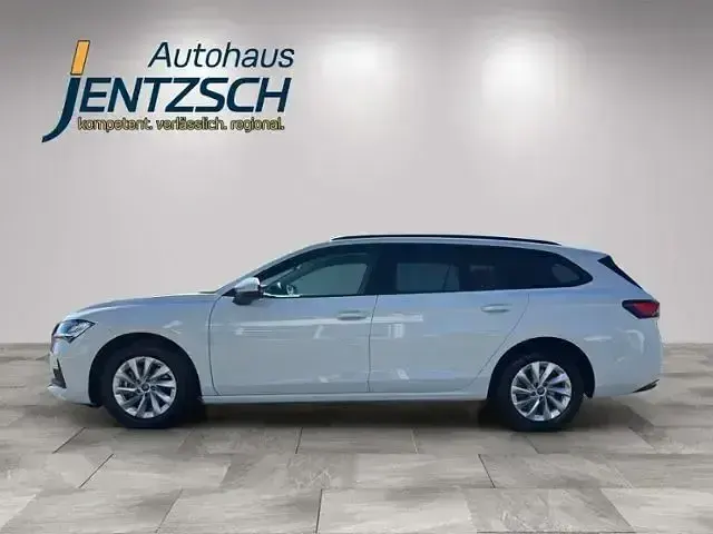 Gebraucht Skoda Superb Essence 150 PS (110 kW) 2025 Weiß Kombi