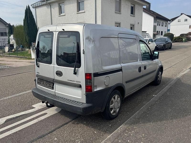 Second-hand Opel Combo 69 CP (50 kW) 2006 Argintiu Monovolum