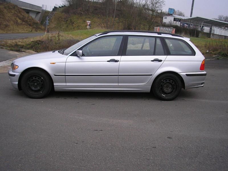 Silber Gebraucht 2002 BMW 318 Kombi | 1.400 € (Fairer Preis) - Bild 1/4