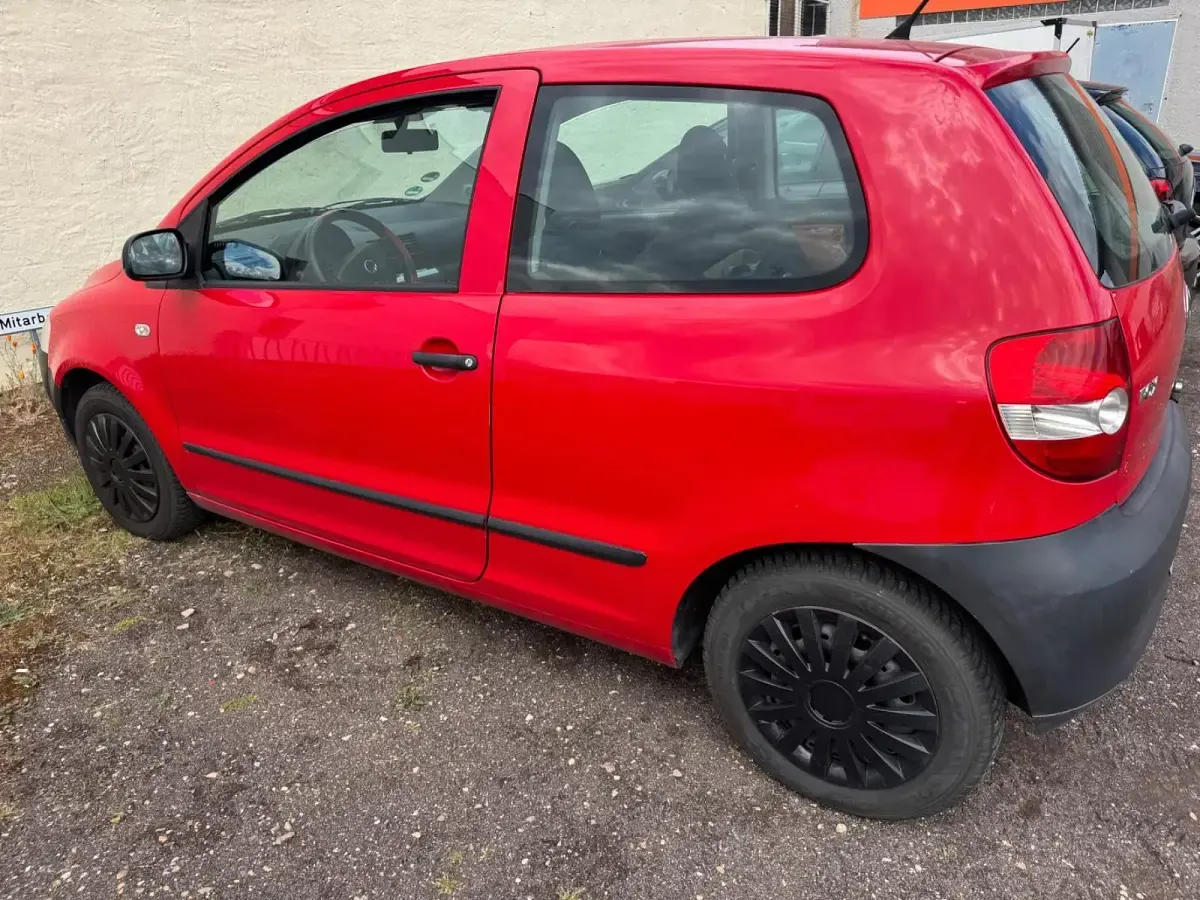 Gebraucht VW Fox 54 PS (39 kW) 2010 Rot Kleinwagen