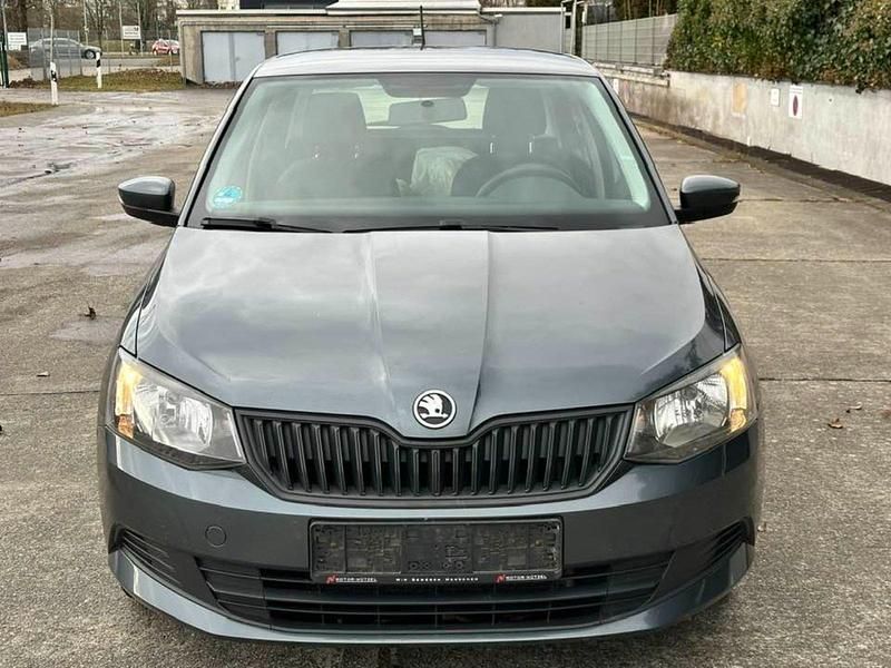 Grau Gebraucht 2016 Skoda Fabia Limousine | 5.700 € (Guter Preis) - Bild 1/4