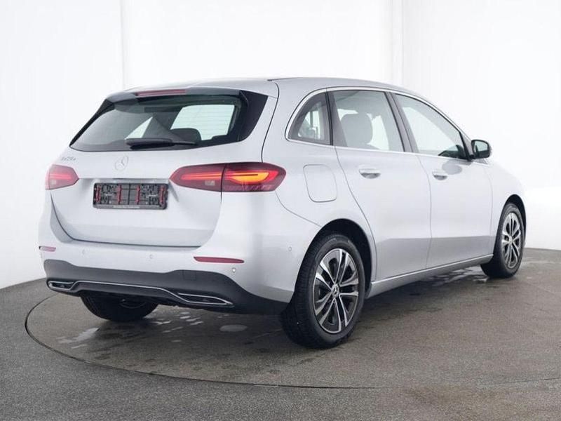 Gebraucht Mercedes E250 Progressive 163 PS (119 kW) 2023 Silber Limousine