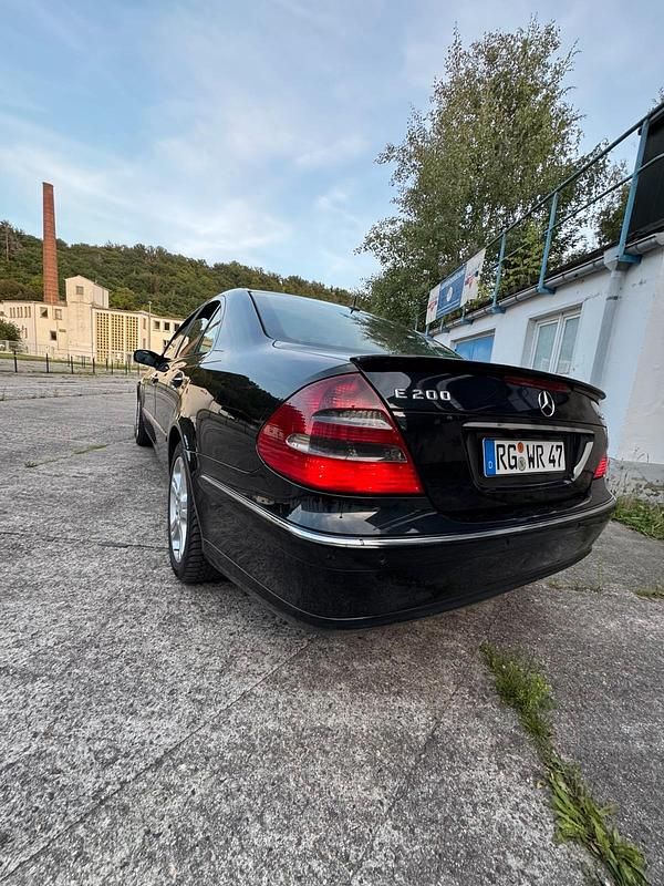 Gebraucht Mercedes E200 Elegance 122 PS (89 kW) 2003 Schwarz Limousine