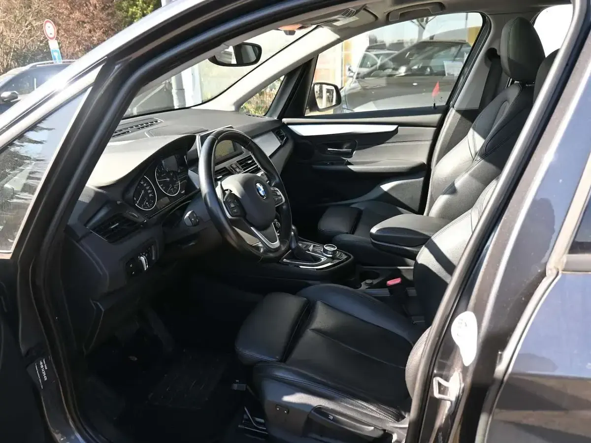 Gebraucht BMW 220 Advantage 192 PS (141 kW) 2016 Mineralgraumet. Van / Kleinbus