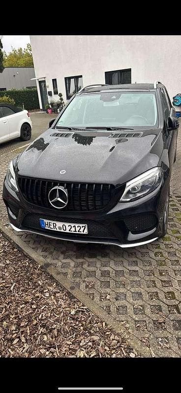 Schwarz Gebraucht 2017 Mercedes GLE350 AMG line SUV | 32.990 € (Fairer Preis) - Bild 1/3