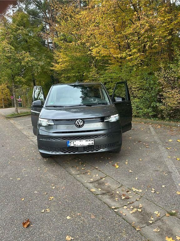 Grau Gebraucht 2023 VW T7 Van | 46.900 € (Guter Preis) - Bild 1/4
