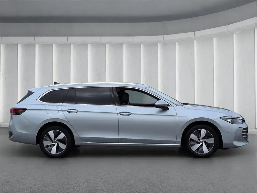 Gebraucht VW Passat Business 150 PS (110 kW) 2025 Silber Kombi