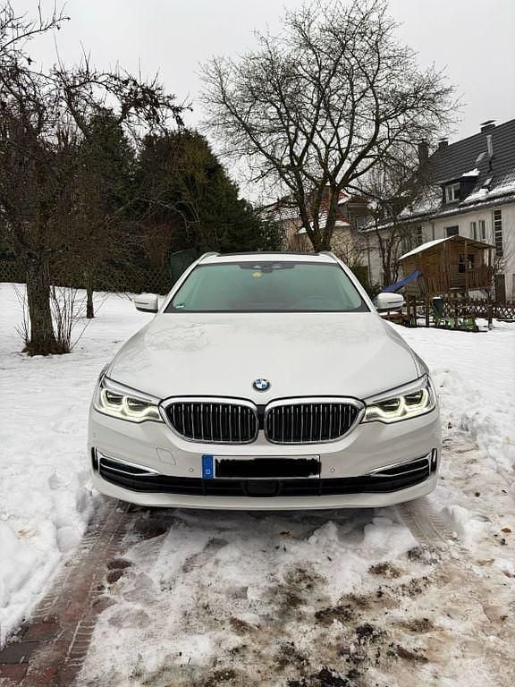 Weiß Gebraucht 2020 BMW 530 Luxury Line Kombi | 32.490 € (Fairer Preis) - Bild 1/4