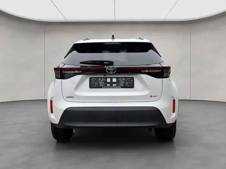 Gebraucht Toyota Yaris Cross 131 PS (96 kW) 2025 Platinumweiß perleffekt SUV