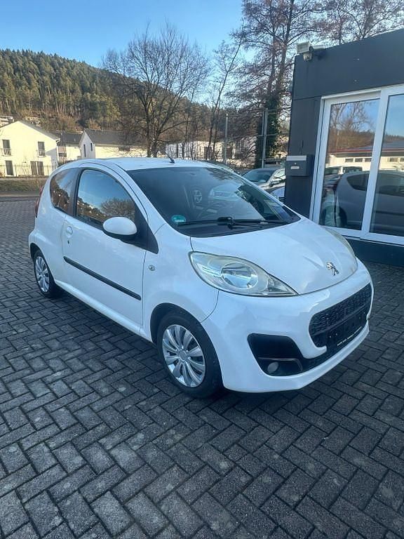 Gebraucht Peugeot 107 68 PS (50 kW) 2013 Weiß Kleinwagen