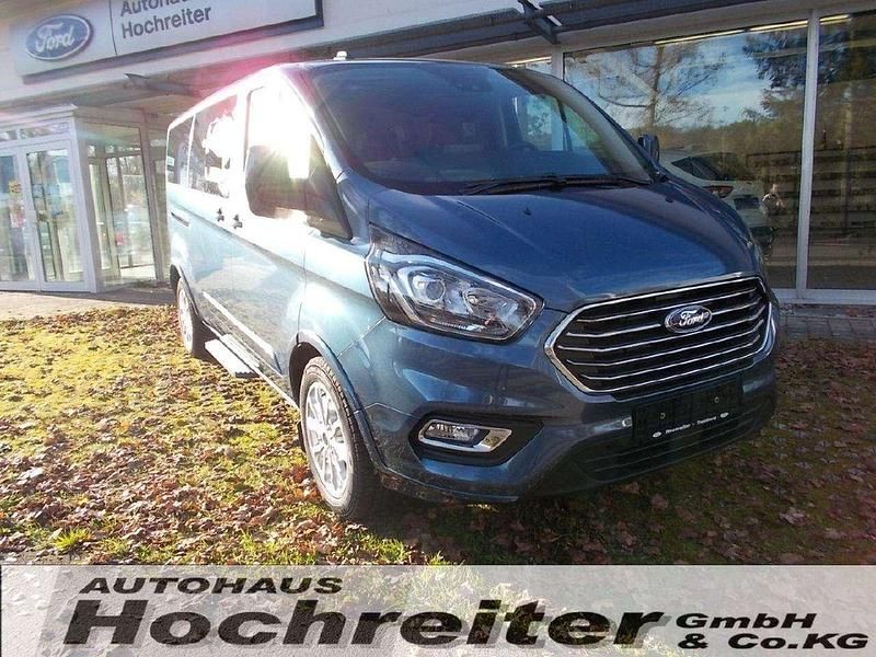 Gebraucht Ford Tourneo Titanium 131 PS (96 kW) 2022 Chromablau metallic Van / Kleinbus