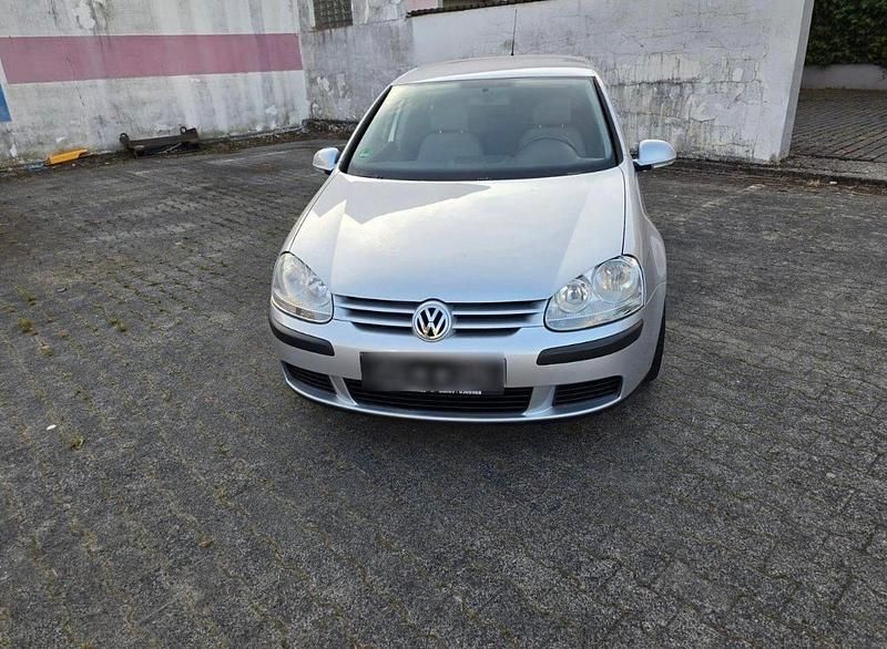 Silber Gebraucht 2005 VW Golf V Limousine | 4.300 € (Etwas zu teuer) - Bild 1/4