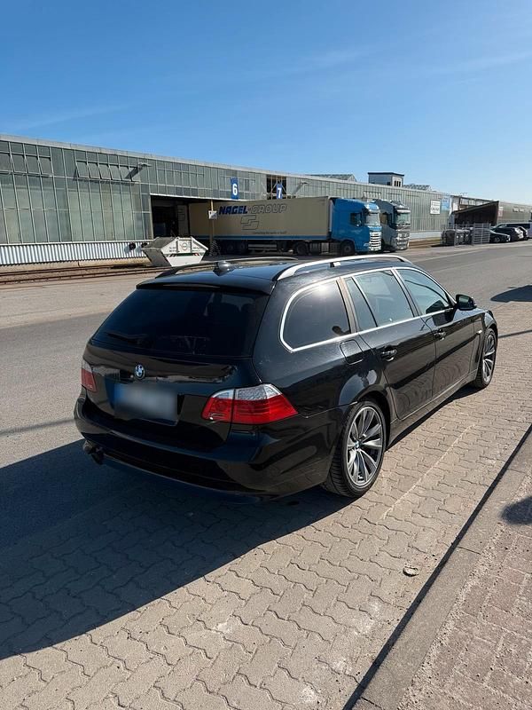 Gebraucht BMW 520 177 PS (130 kW) 2010 Schwarz Kombi