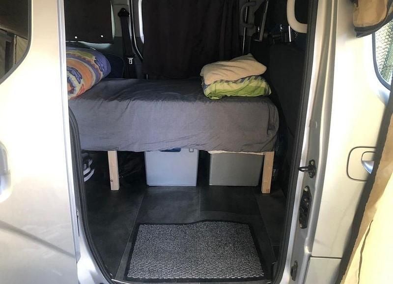 Gebraucht Nissan Evalia Tekna 150 PS (110 kW) 2016 Silber Van / Kleinbus