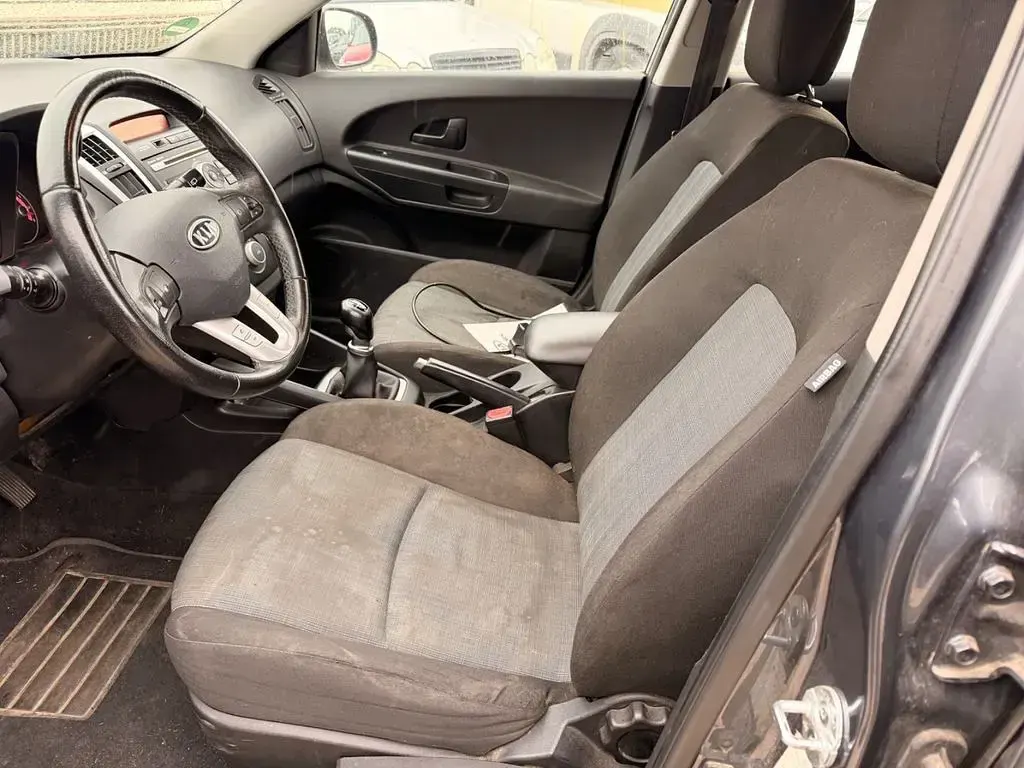 Gebraucht Kia Ceed 109 PS (80 kW) 2010 Grau Kleinwagen