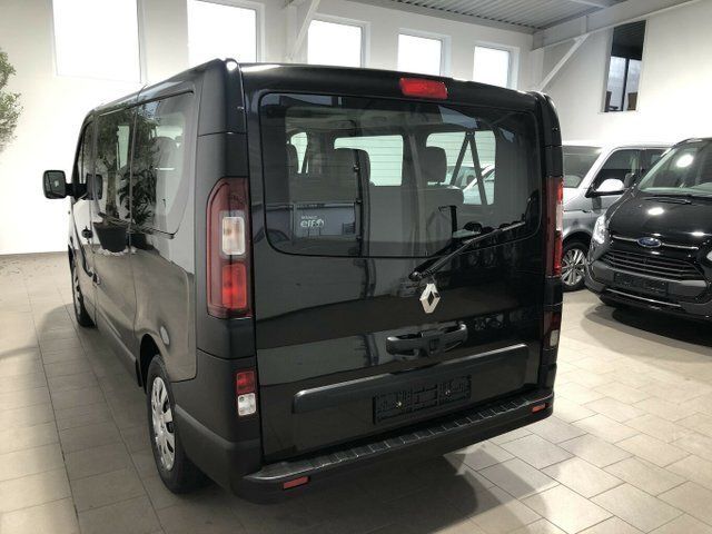 Gebraucht Renault Trafic Expression 146 PS (107 kW) 2017 Midnight schwarz Van / Kleinbus