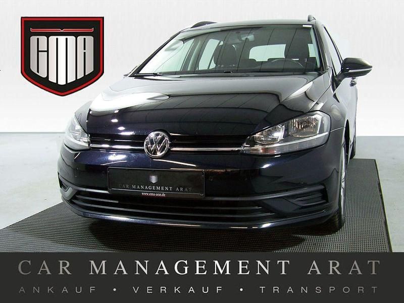 Deep black (metallic) Gebraucht 2018 VW Golf VII Trendline Kombi | 9.981 € (Fairer Preis) - Bild 1/4