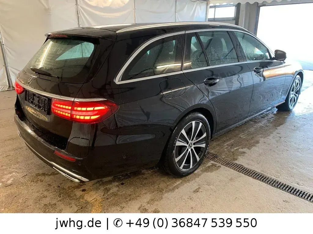 Gebraucht Mercedes E300 Avantgarde 306 PS (225 kW) 2022 Schwarz Limousine