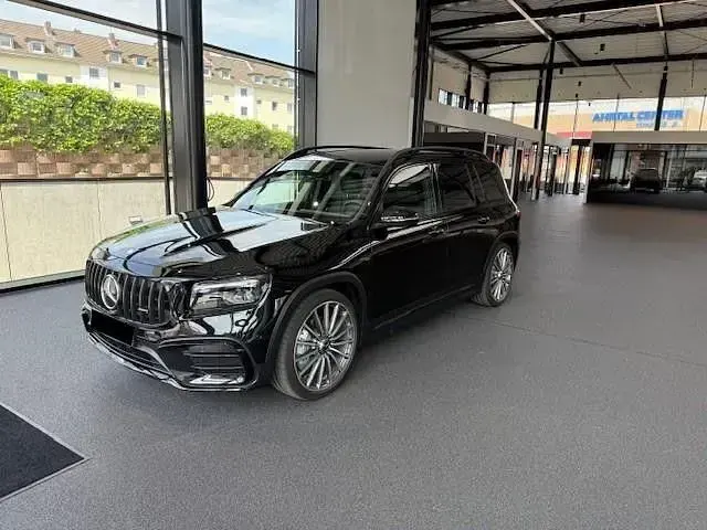 Second-hand Mercedes GLB35 AMG 306 CP (225 kW) 2024 Negru SUV