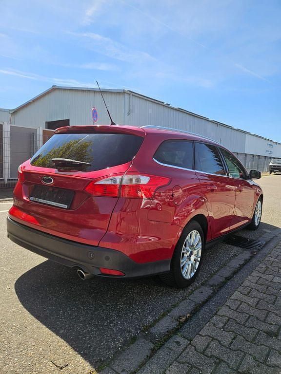 Brugt Ford Focus Titanium 140 HK (102 kW) 2012 Rød Sedan