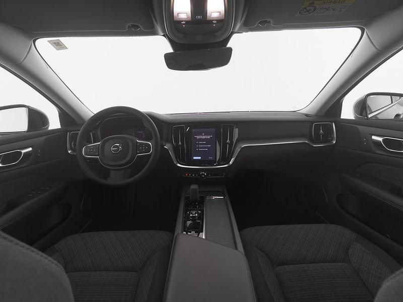 Gebraucht Volvo V60 Core 197 PS (144 kW) 2023 Black solid stone / solid Kombi